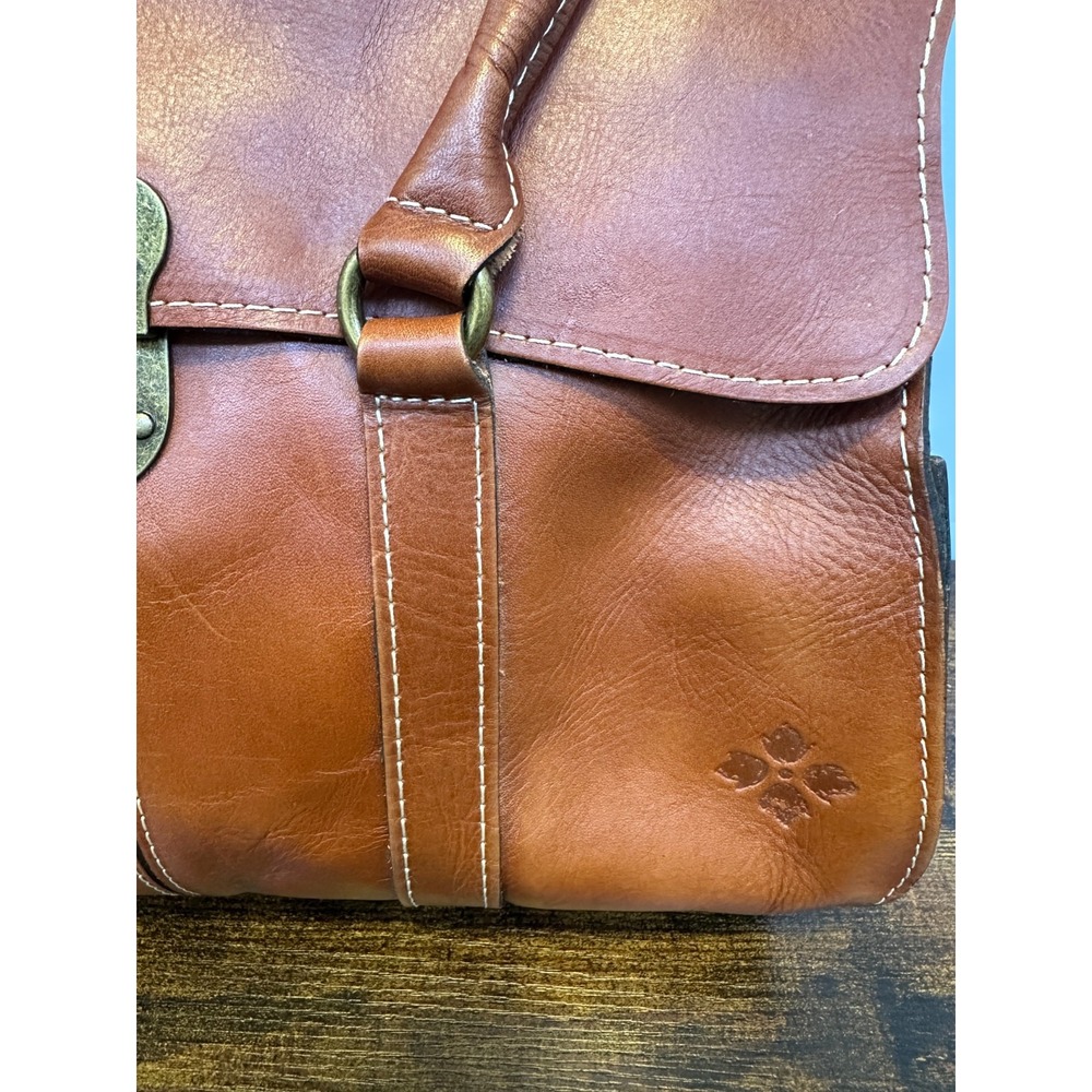 Patricia Nash Heritage Vienna Shoulder Bag In Tan with Brass Turn Lock Closure - Picture 7 of 16